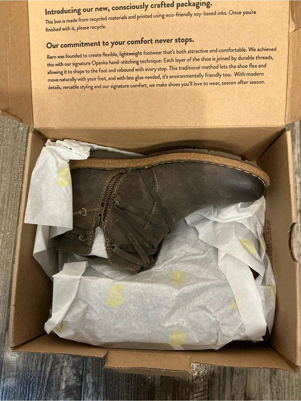 Born Women’s Gray Suede Chukka Boots Size 8